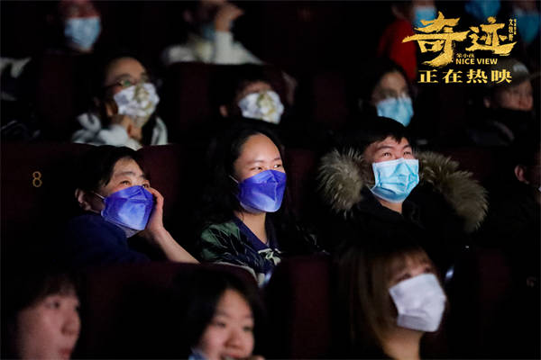 2月6日，电影《奇迹·笨小孩》导演文牧野携主演陈哈琳、公磊，特别出演王传君一起亮相“热土人间”全国路演——北京站“团圆之力”的第二场路演现场，与留京过年的观众们一起观看这部春节档给人幸福感的合家欢电影