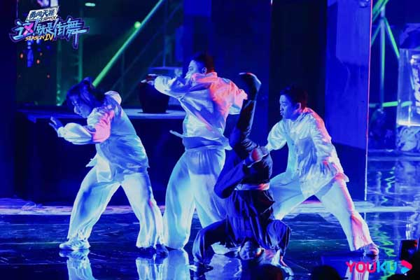 《这！就是街舞》第四季现多元题材齐舞佳作 韩庚刘宪华王一博张艺兴赞许舞者突破精神