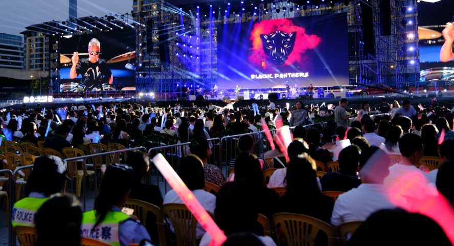 音乐盛宴一汽-大众“央广‘就爱你’9.21成都演唱会”震撼开唱