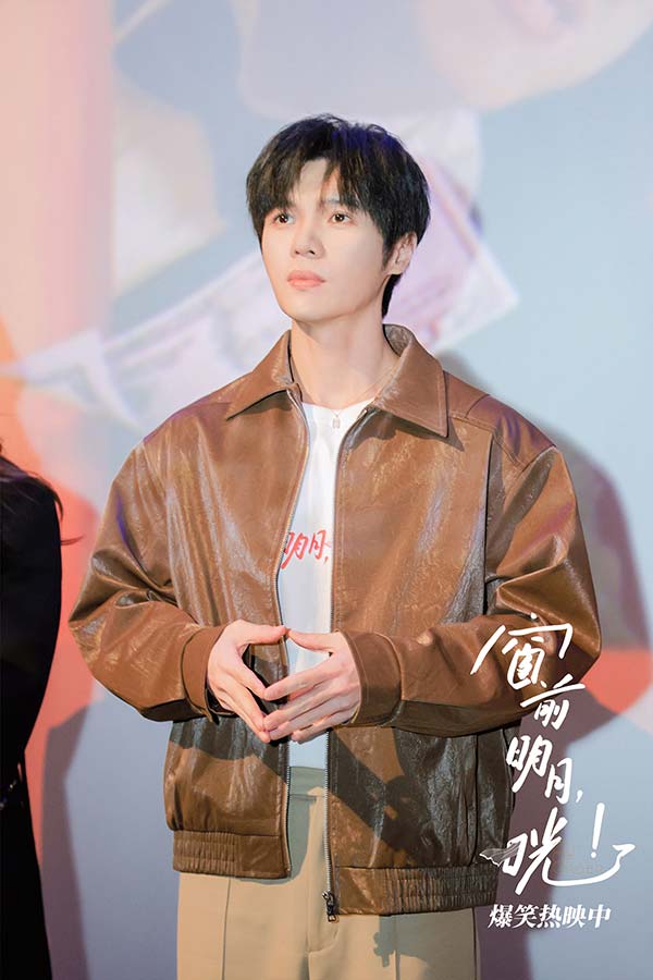 《窗前明月，咣！》上海站口碑高涨 “喜剧妲己”宋小宝为费翔加冕