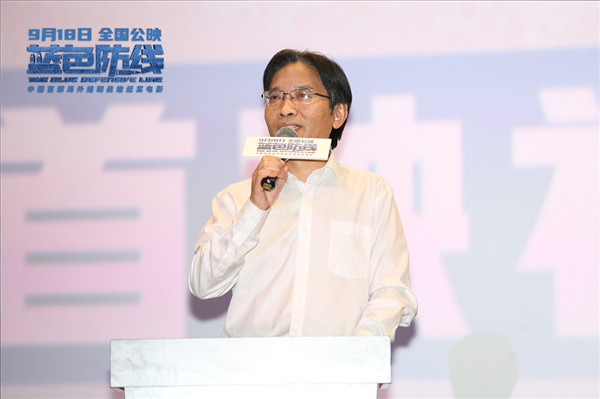 今日，即将于9月18日全国上映的战地纪实电影《蓝色防线》在北京举办“以国之名守护和平”首映礼。原联合国南苏丹特派团部队副总司令、代总司令杨超英少将，原国家广播电视总局副局长、中国电影基金会理事长