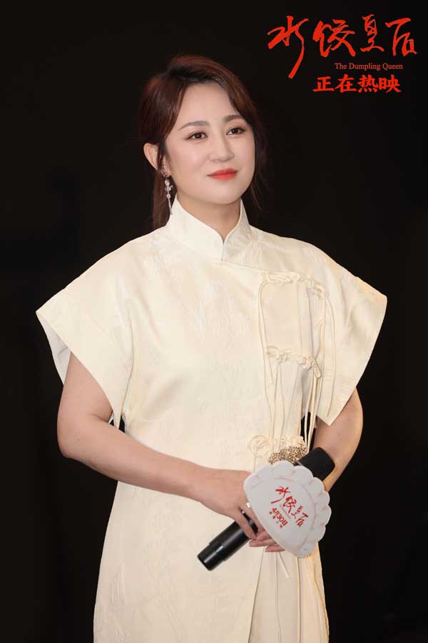 电影《水饺皇后》发布“为母更刚”正片片段 马丽护女心切持刀斗恶霸
