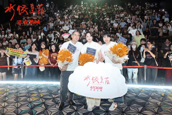 电影《水饺皇后》发布“为母更刚”正片片段 马丽护女心切持刀斗恶霸