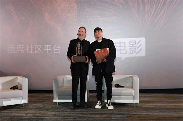 根据弗兰克·赫伯特著名科幻小说改编，由美国传奇影业和美国华纳兄弟影片公司携手打造的好莱坞科幻巨制《沙丘2》正在全国各大影院火热上映中。3月14日，电影《沙丘2》导演丹尼斯·维伦纽瓦中国行特别活动惊喜继