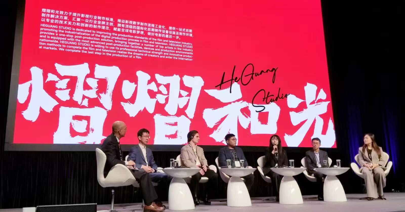 电影《唐探1900》总制片人范霞熠熠和光副总经理刘保妤出席2025香港国际影视展