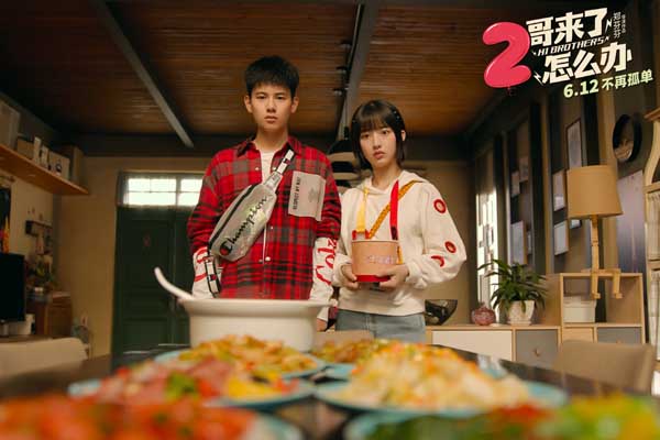 今日，由郑芬芬编剧执导，胡先煦、邓恩熙、郑伟、代乐乐、陈希圣主演，哈妮克孜特别出演，定档今年6月12日的电影《2哥来了怎么办》发布“想有个家”版预告及“秘密基地”版海报，预告从三兄妹的视角揭开了明媚青