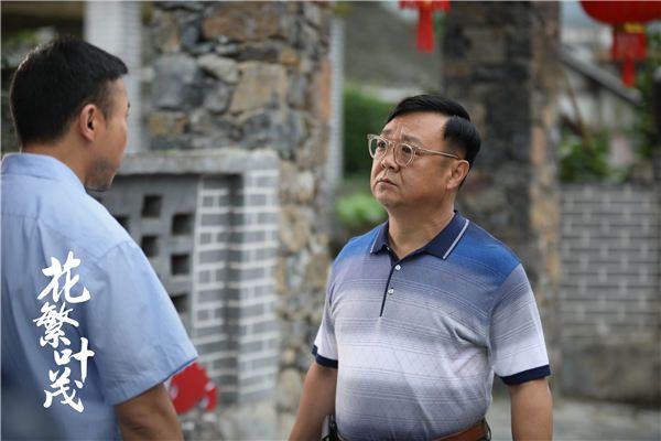 《花繁叶茂》科普农村脱贫攻坚历程 引发年轻人好评热议