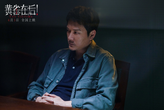 电影《黄雀在后！》今日正式宣布定档4月3日并首次曝光“谁是黄雀”定档预告与定档海报。影片由徐伟、何文超导演，陶虹监制，冯绍峰、陶虹、黄觉领衔主演，苏鑫、张海宇、黄梦莹、陈禹同、杨烨儿主演，涂松岩、樊登