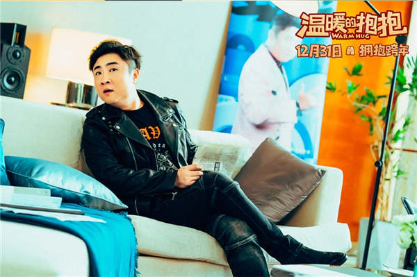 2020最后一个月之际，电影《温暖的抱抱》发布宣传曲《抱一抱》MV及happy new year海报，正式开启拥抱跨年倒计时30天。由常远、李沁、沈腾、乔杉领衔的“喜剧抱抱团”集结开麦，共同演绎这首魔