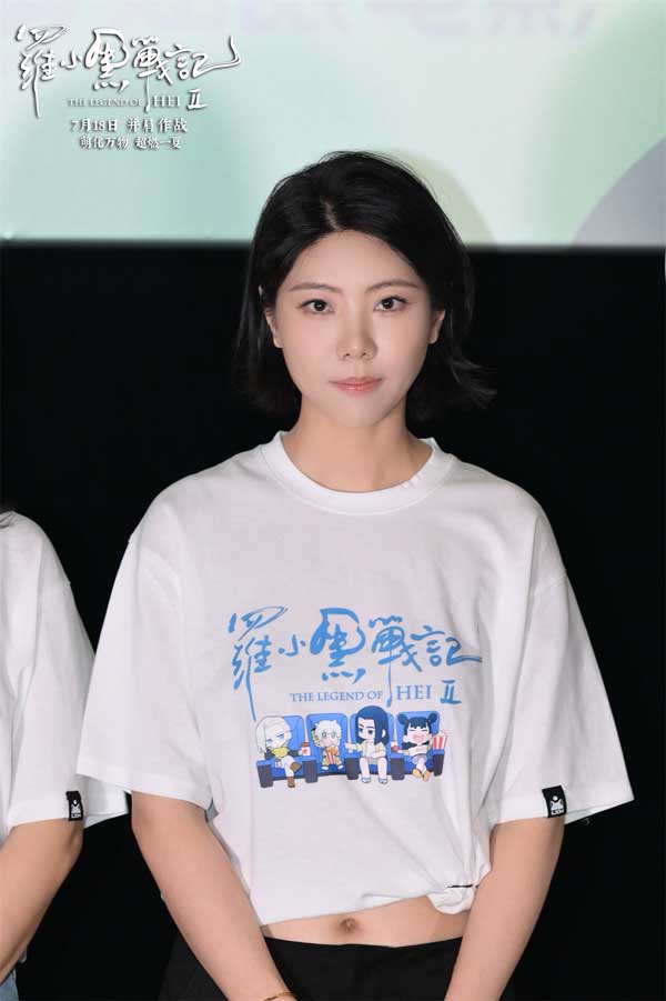 电影《罗小黑战记2》上海千人场首映 观众争拍气模掀合家欢风暴