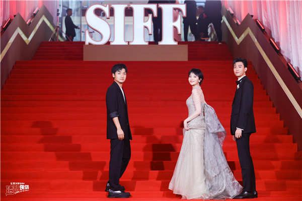 由章笛沙执导，史策、王皓领衔主演的原创奇幻爱情喜剧电影《透明侠侣》将于6月30日全国上映，6月8日、9日、10日，电影《透明侠侣》剧组主创章笛沙、史策、王皓接连亮相2023抖音电影奇遇夜、第25届上海