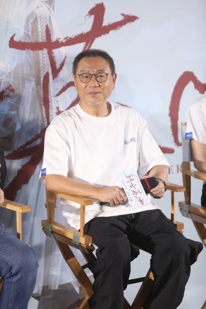 周冬雨说和范伟拍《朝云暮雨》是圆梦：上大学时就是粉丝，一直想合作