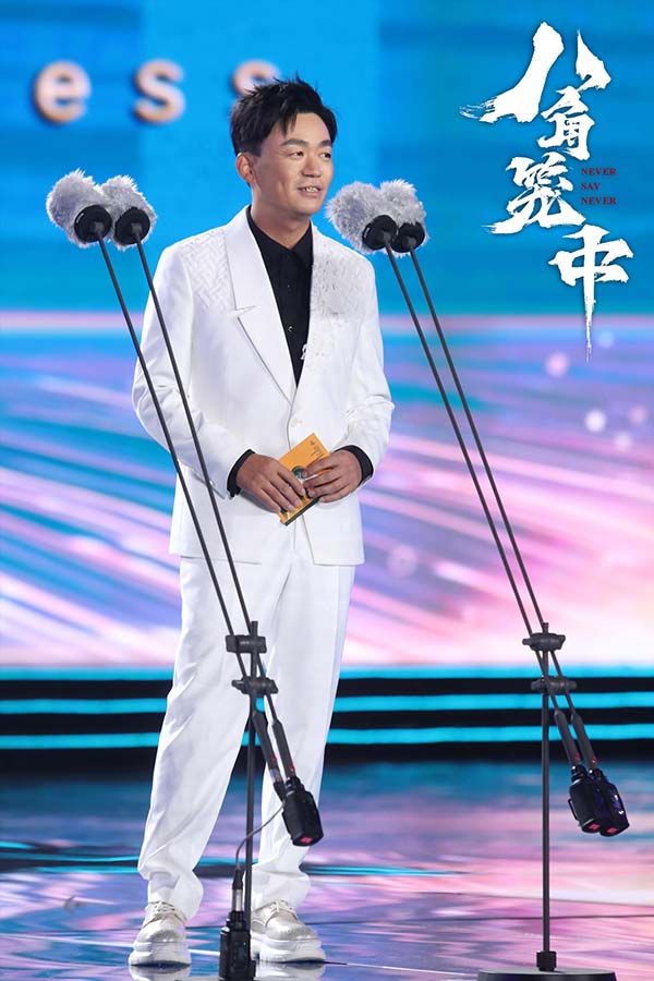 12月24日，电影《八角笼中》的导演兼领衔主演王宝强亮相第四届海南岛国际电影节闭幕红毯及颁奖晚会。电影《八角笼中》是王宝强回归现实题材电影的诚意之作，此次亮相电影节，他强调这是一部励志有能量的电影，讲