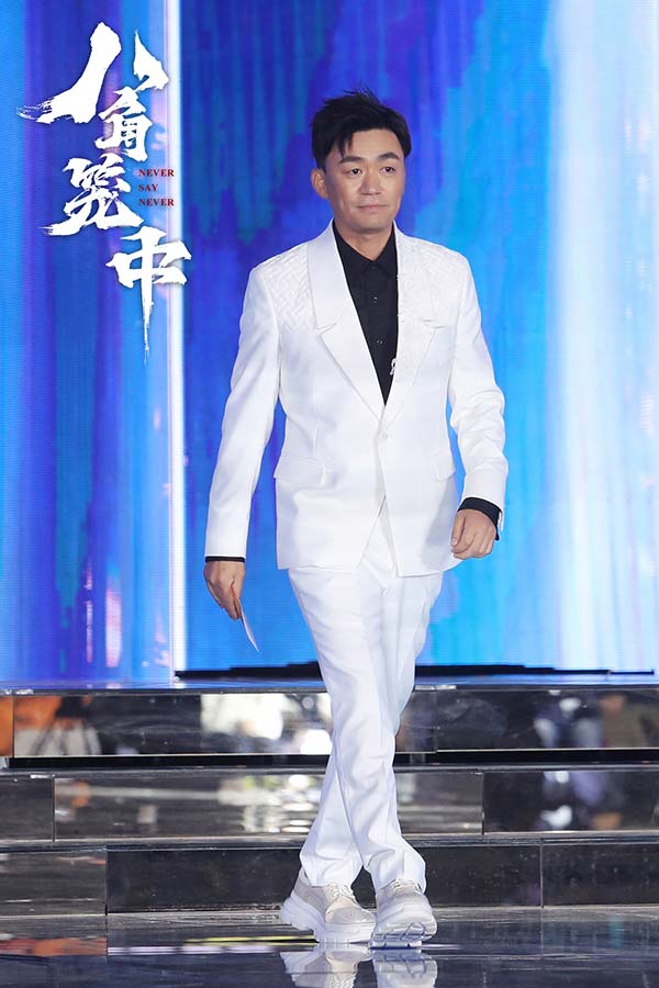 12月24日，电影《八角笼中》的导演兼领衔主演王宝强亮相第四届海南岛国际电影节闭幕红毯及颁奖晚会。电影《八角笼中》是王宝强回归现实题材电影的诚意之作，此次亮相电影节，他强调这是一部励志有能量的电影，讲