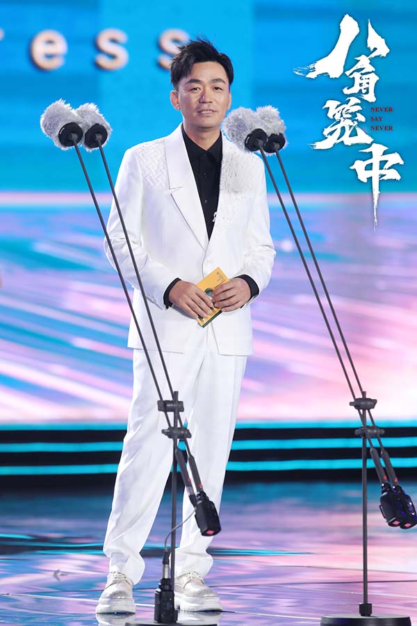 12月24日，电影《八角笼中》的导演兼领衔主演王宝强亮相第四届海南岛国际电影节闭幕红毯及颁奖晚会。电影《八角笼中》是王宝强回归现实题材电影的诚意之作，此次亮相电影节，他强调这是一部励志有能量的电影，讲