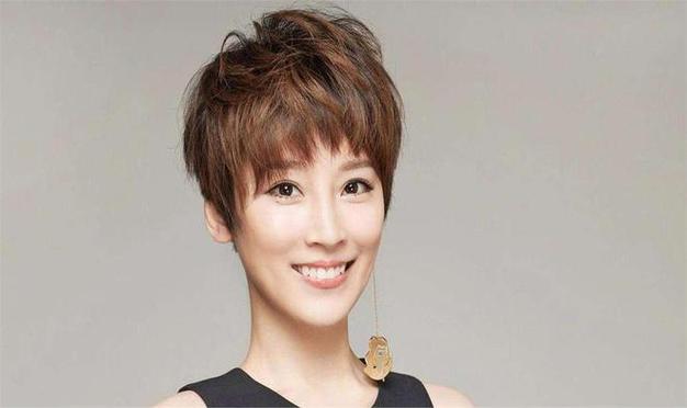 于谦向朋友推荐加冰梅见，谢楠马上捧场：“来5箱”