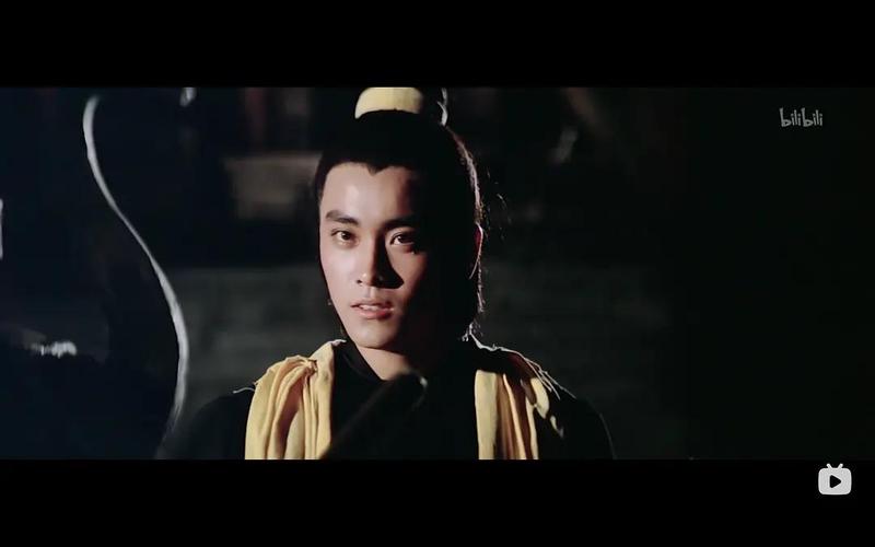 终于定档！由香港著名导演尔冬升监制，新人导演卓亦谦编剧、执导的电影《年少日记》官宣将于4月19日全国上映，同时发布“我不重要”版定档预告及定档海报。影片聚焦原生家庭内部创伤，以一本日记连接两段时空，揭