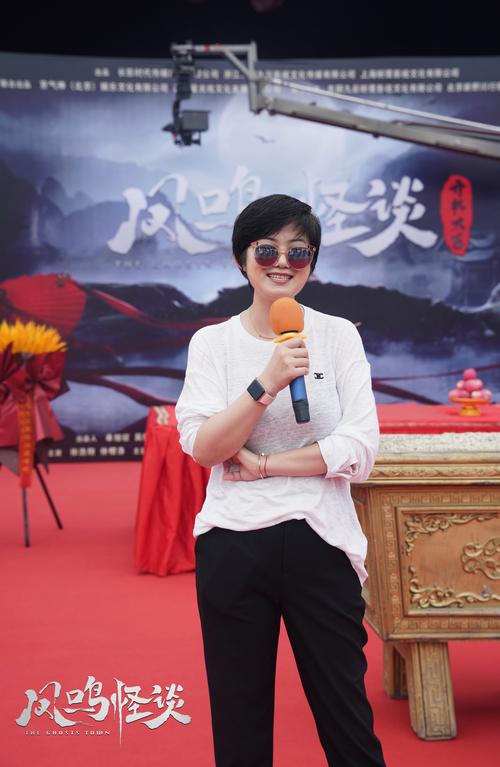 由资深导演袁杰执导，电影《金陵十三钗》主演苏小妹、罗翔、曾漪莲、高晨琳等实力演员倾情联袂出演的恐怖电影《镜世界》将于4月2日全国公映！清明时节对镜点烛占卜，镜中幻境惊悚至极，诡影重现！阴魂不散！“古